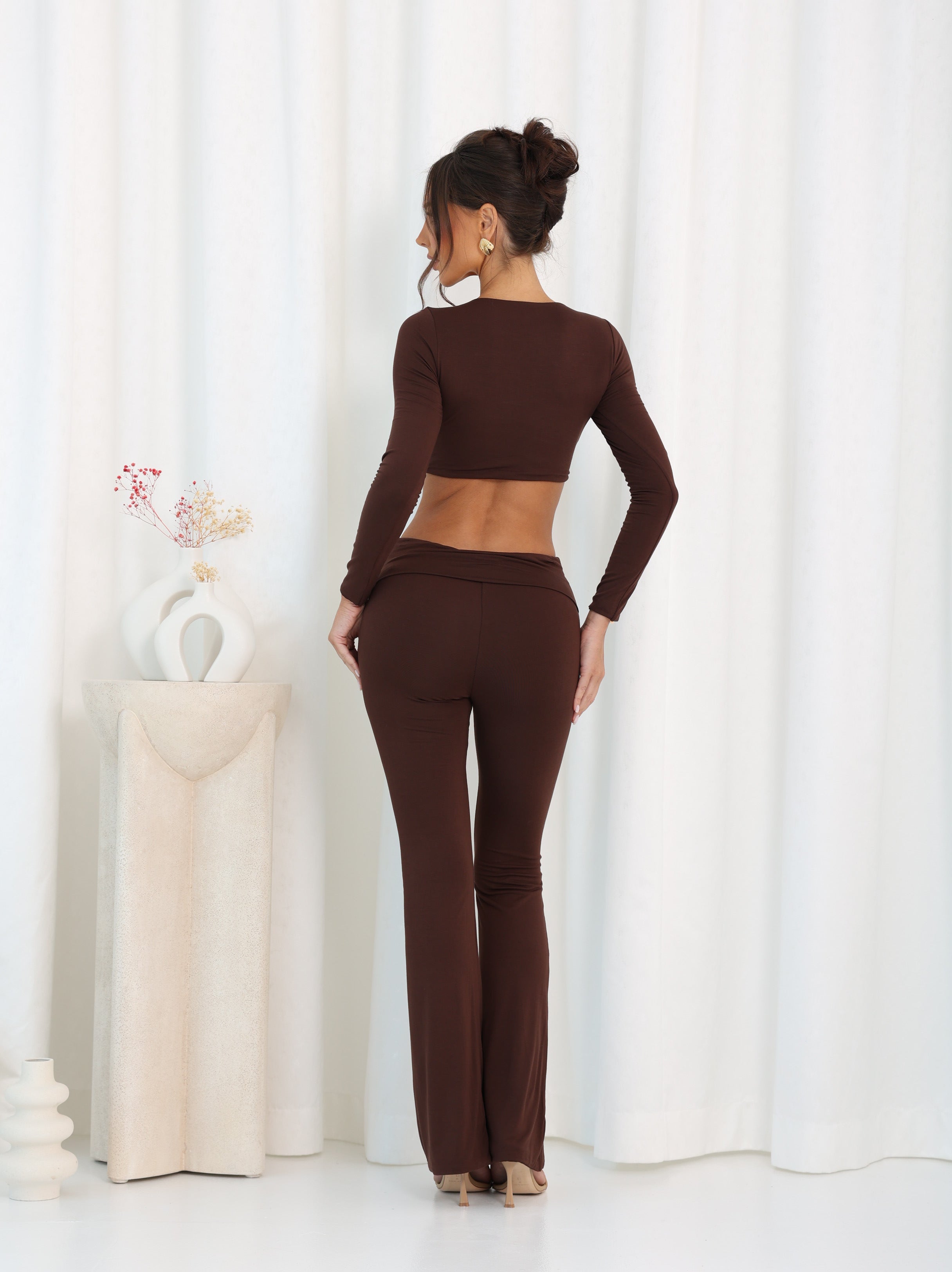 MID RISE FLARED TROUSERS IN BROWN